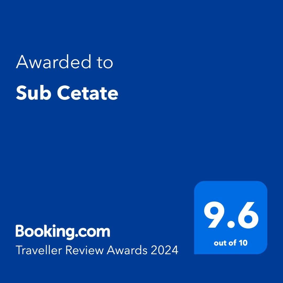 Sub Cetate Hotel Risnov Exterior photo